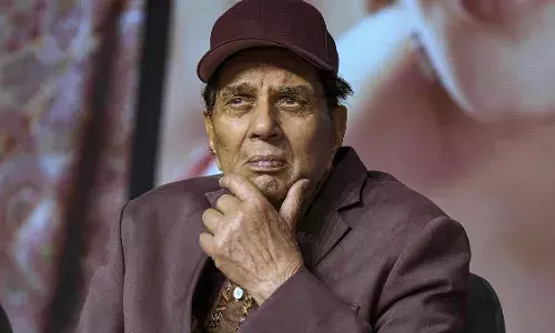 Dharmendra: ਧਰਮਿੰਦਰ ਨੂੰ ਹਰ ਮਹੀਨੇ ਸਰਕਾਰ ਦਿੰਦੀ ਹੈ ਇੰਨੀ ਪੈਨਸ਼ਨ, ਨਾਲ ਮਿਲਦੀਆਂ ਹਨ ਇਹ ਸਰਕਾਰੀ ਸਹੂਲਤਾਂ