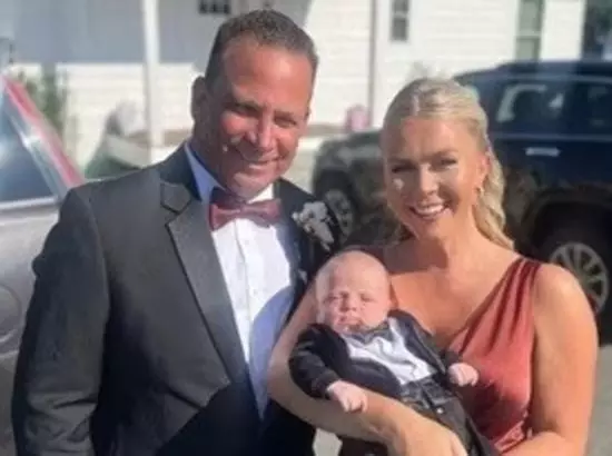 ਵ੍ਹਾਈਟ ਹਾਊਸ ਦੀ 28 ਸਾਲਾ ਅਧਿਕਾਰੀ ਦਾ 60 ਸਾਲਾ ਵਿਅਕਤੀ ਨਾਲ ਵਿਆਹ ਕਿਉਂ ਹੋਇਆ?