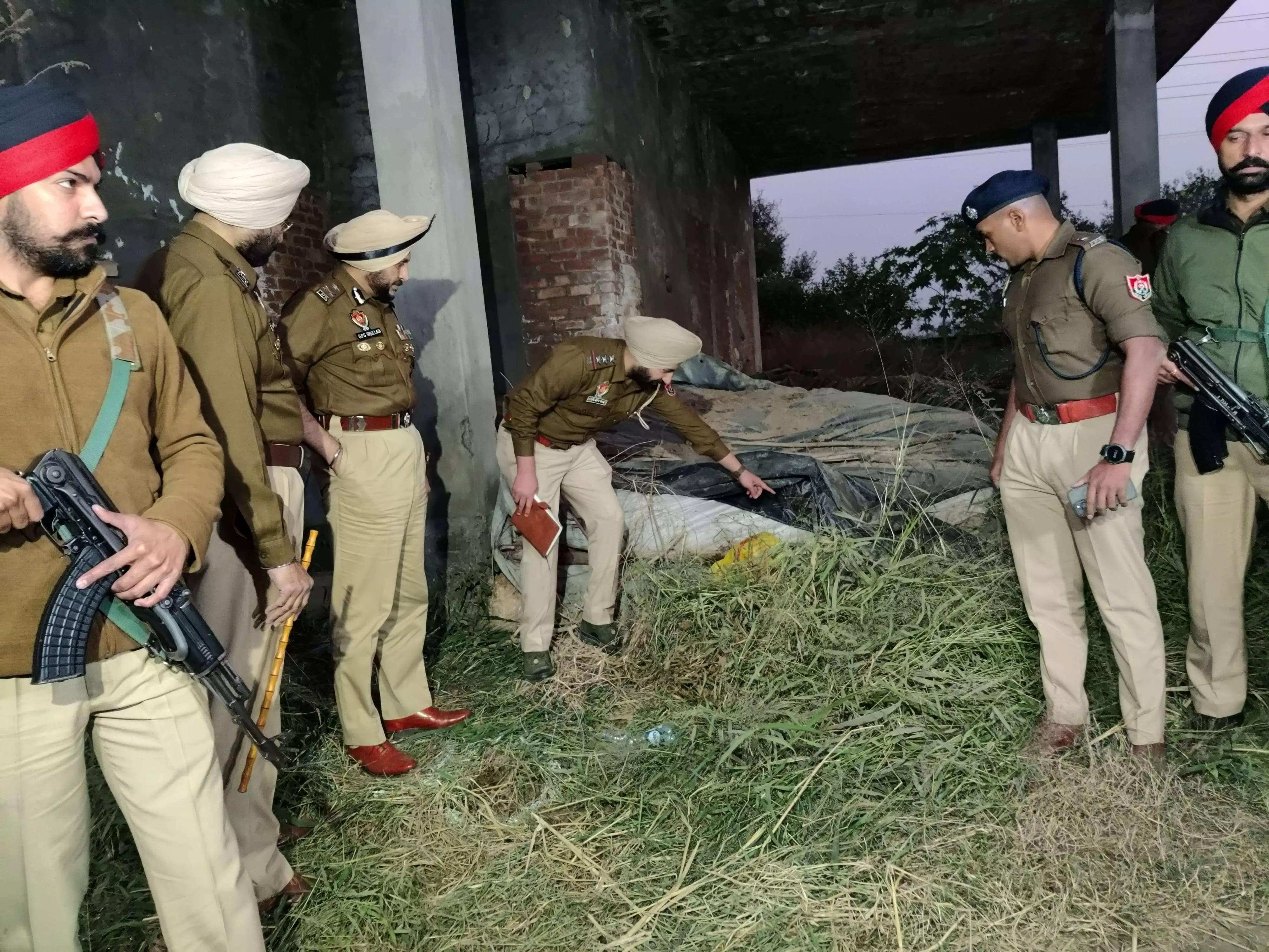 ਅੰਮ੍ਰਿਤਸਰ ਵਿੱਚ ਪੁਲਿਸ ਅਤੇ ਸ਼ੂਟਰ ਵਿਚਾਲੇ ਮੁੱਠਭੇੜ, ਇੱਕ ਗੰਭੀਰ ਜ਼ਖਮੀ ਛੇਹਰਟਾ ਕਤਲ ਕਾਂਡ ਸੁਲਝਿਆ ਦੋ ਸ਼ੂਟਰ ਗ੍ਰਿਫ਼ਤਾਰ, ਮੁੱਖ ਸਾਜ਼ਿਸ਼ਕਰਤਾ ਨਿਸ਼ਾਨ ਸਿੰਘ ਦੀ ਤਲਾਸ਼ ਜਾਰੀ