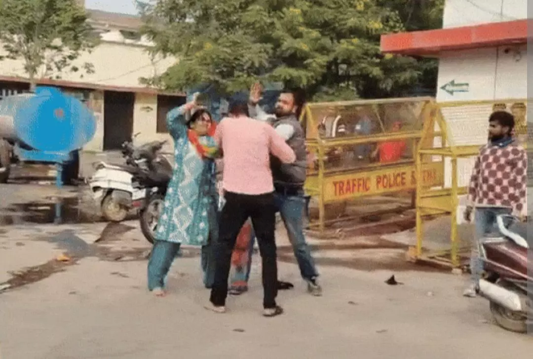 Trending News: ਪਤਨੀ ਨੇ ਪੁਲਿਸ ਚੌਕੀ ਚ ASI ਪਤੀ ਨੂੰ ਚੱਪਲਾਂ ਨਾਲ ਕੁੱਟਿਆ, ਜਾਣੋ ਕੀ ਹੈ ਮਾਮਲਾ