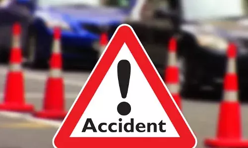 UP ਵਿੱਚ ਵੱਡਾ ਹਾਦਸਾ, ਬੱਸ ਨੂੰ ਟੱਕਰ ਮਾਰ ਕੇ ਹਾਈਵੇ ਦੇ ਦੂਜੇ ਪਾਸੇ ਪਲਟਿਆ ਟਰੱਕ, ਇੱਕ ਮੌਤ