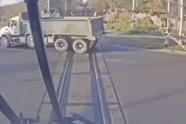 ਕੈਨੇਡਾ ਵਿਚ ਰੇਲਗੱਡੀ ਅਤੇ ਟਰੱਕ ਦੀ ਟੱਕਰ