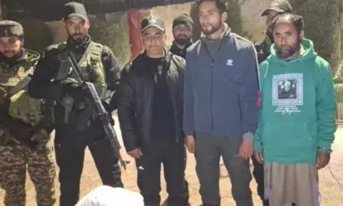 ਕਸ਼ਮੀਰ ਵਿੱਚ ਨਾਰਕੋ-ਅੱਤਵਾਦ ਮਾਡਿਊਲ ਦਾ ਪਰਦਾਫਾਸ਼: ਪਿਤਾ-ਪੁੱਤਰ ਗ੍ਰਿਫ਼ਤਾਰ