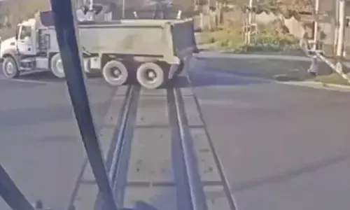 ਕੈਨੇਡਾ ਵਿਚ ਰੇਲਗੱਡੀ ਅਤੇ ਟਰੱਕ ਦੀ ਟੱਕਰ