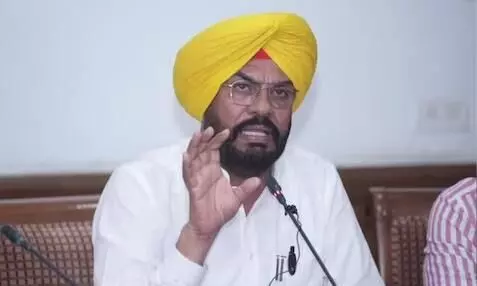 ਵਿਧਾਇਕ ਕੁਲਦੀਪ ਧਾਲੀਵਾਲ ਨੇ BJP ਮਹਿਲਾ ਵਿੰਗ ਨੂੰ ਦਿੱਤਾ ਕਟਾਖਸ਼ੀ ਸੰਦੇਸ਼ ਕਿਹਾ ਪਹਿਲਾਂ ਦੇਵੋ 15 ਲੱਖ ਦਾ ਹਿਸਾਬ ਵਿਧਾਇਕ ਕੁਲਦੀਪ ਧਾਲੀਵਾਲ ਨੇ BJP ਮਹਿਲਾ ਵਿੰਗ ਨੂੰ ਦਿੱਤਾ ਕਟਾਖਸ਼ੀ ਸੰਦੇਸ਼ ਕਿਹਾ ਪਹਿਲਾਂ ਦੇਵੋ 15 ਲੱਖ ਦਾ ਹਿਸਾਬ