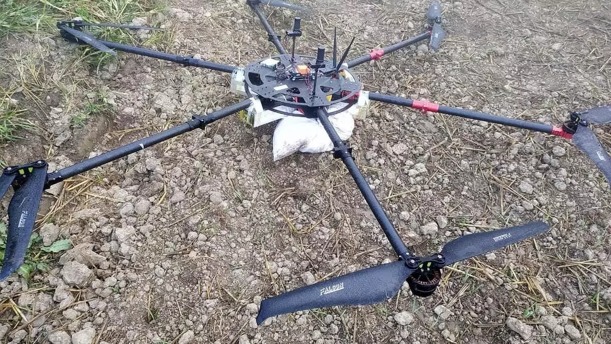 Punjab: ਪਾਕਿਸਤਾਨ ਦੇ ਗੰਦੇ ਇਰਾਦਿਆਂ ਤੇ ਫਿਰਿਆ ਪਾਣੀ, ਸਰਹੱਦ ਤੇ BSF ਦੀ ਵੱਡੀ ਕਾਰਵਾਈ Punjab: ਪਾਕਿਸਤਾਨ ਦੇ ਗੰਦੇ ਇਰਾਦਿਆਂ ਤੇ ਫਿਰਿਆ ਪਾਣੀ, ਸਰਹੱਦ ਤੇ BSF ਦੀ ਵੱਡੀ ਕਾਰਵਾਈ