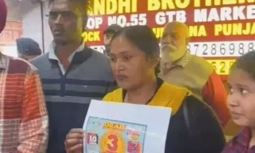 ਲੋਕਾਂ ਦੇ ਘਰਾਂ ’ਚ ਸਾਫ-ਸਫ਼ਾਈ ਦਾ ਕੰਮ ਕਰਨ ਵਾਲੀ ਮਹੇਸ਼ਵਰੀ ਨੂੰ ਨਿਕਲੀ 3 ਕਰੋੜ ਦੀ ਲਾਟਰੀ