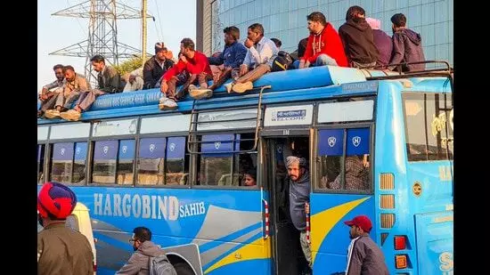 Punjab News: ਤੀਜੇ ਦਿਨ ਵੀ ਸਰਕਾਰੀ ਬੱਸਾਂ ਦਾ ਰਿਹਾ ਚੱਕਾ ਜਾਮ, ਮਾਨ ਸਰਕਾਰ ਨਾਲ ਦੇਰ ਸ਼ਾਮ ਤੱਕ ਚੱਲੀ ਮੀਟਿੰਗ Punjab News: ਤੀਜੇ ਦਿਨ ਵੀ ਸਰਕਾਰੀ ਬੱਸਾਂ ਦਾ ਰਿਹਾ ਚੱਕਾ ਜਾਮ, ਮਾਨ ਸਰਕਾਰ ਨਾਲ ਦੇਰ ਸ਼ਾਮ ਤੱਕ ਚੱਲੀ ਮੀਟਿੰਗ