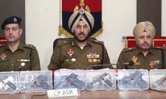 ਅੰਮ੍ਰਿਤਸਰ ਪੁਲਿਸ ਨੇ ਸਰਹੱਦ ਪਾਰ ਹਥਿਆਰ ਤਸਕਰੀ ਮਾਡਿਊਲ ਦਾ ਕੀਤਾ ਪਰਦਾਫ਼ਾਸ਼, ਦੋ ਤਸਕਰ ਗ੍ਰਿਫ਼ਤਾਰ, ਸੱਤ ਆਧੁਨਿਕ ਪਿਸਤੌਲ ਕੀਤੇ ਬਰਾਮਦ