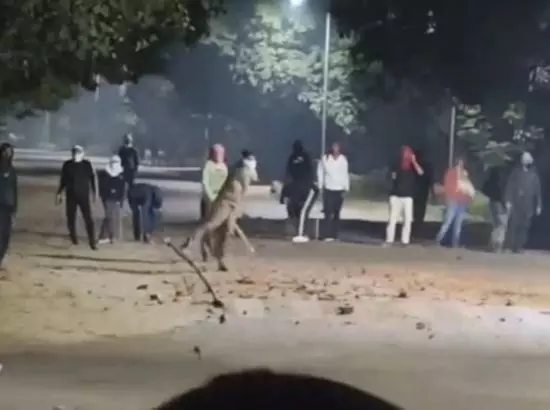 ਅੱਧੀ ਰਾਤ ਨੂੰ ਦੰਗਾ: 300 ਵਿਦਿਆਰਥੀ ਅਤੇ 150 ਸੁਰੱਖਿਆ ਕਰਮਚਾਰੀ ਆਪਸ ਵਿੱਚ ਲੜੇ