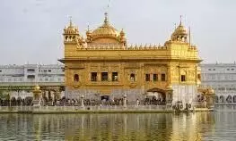 ਸੱਚਖੰਡ ਸ੍ਰੀ ਹਰਿਮੰਦਰ ਸਾਹਿਬ ਵਿਖੇ ਮੁਰੰਮਤ ਮਗਰੋਂ ਲਗਾਏ ਸੋਨੇ ਦੇ ਪੱਤਰੇ ਸੱਚਖੰਡ ਸ੍ਰੀ ਹਰਿਮੰਦਰ ਸਾਹਿਬ ਵਿਖੇ ਮੁਰੰਮਤ ਮਗਰੋਂ ਲਗਾਏ ਸੋਨੇ ਦੇ ਪੱਤਰੇ