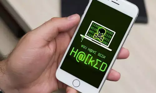 Smartphone: ਤੁਹਾਡੇ ਸਮਾਰਟਫੋਨ ਤੇ ਮੰਡਰਾ ਰਿਹਾ ਹੈਕਿੰਗ ਦਾ ਖ਼ਤਰਾ, ਮਿੰਟਾਂ ਵਿੱਚ ਬਿਨਾਂ OTP ਖਾਤੇ ਚੋਂ ਨਿਕਲਣਗੇ ਪੈਸੇ Smartphone: ਤੁਹਾਡੇ ਸਮਾਰਟਫੋਨ ਤੇ ਮੰਡਰਾ ਰਿਹਾ ਹੈਕਿੰਗ ਦਾ ਖ਼ਤਰਾ, ਮਿੰਟਾਂ ਵਿੱਚ ਬਿਨਾਂ OTP ਖਾਤੇ ਚੋਂ ਨਿਕਲਣਗੇ ਪੈਸੇ