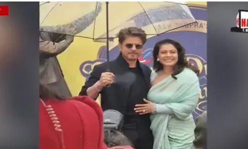 ਫਿਲਮ ‘Dilwale Dulhania Le Jayenge’ ਨੇ 30 ਸਾਲ ਕੀਤੇ ਪੂਰੇ, ਲੰਡਨ ’ਚ Shah Rukh ਤੇ Kajol ਦਾ ਲੱਗਿਆ ਬੁੱਤ ਫਿਲਮ ‘Dilwale Dulhania Le Jayenge’ ਨੇ 30 ਸਾਲ ਕੀਤੇ ਪੂਰੇ, ਲੰਡਨ ’ਚ Shah Rukh ਤੇ Kajol ਦਾ ਲੱਗਿਆ ਬੁੱਤ