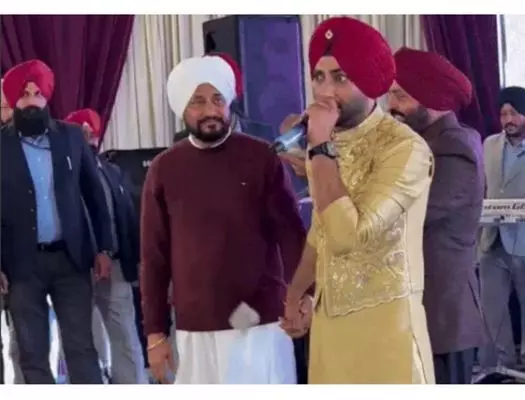 ਚਰਨਜੀਤ ਸਿੰਘ ਚੰਨੀ ਅਤੇ ਰਣਜੀਤ ਬਾਵਾ ਦੀ ਮੁਲਾਕਾਤ: ਤੁਹਾਡੀ ਵਾਰੀ ਆ ਗਈ ਚਰਨਜੀਤ ਸਿੰਘ ਚੰਨੀ ਅਤੇ ਰਣਜੀਤ ਬਾਵਾ ਦੀ ਮੁਲਾਕਾਤ: ਤੁਹਾਡੀ ਵਾਰੀ ਆ ਗਈ