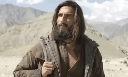 Dhurandhar: ਬਾਲੀਵੁੱਡ ਅਭਿਨੇਤਾ ਰਣਵੀਰ ਸਿੰਘ ਦੀ ਸ਼ਾਨਦਾਰ ਵਾਪਸੀ, ਧੁਰੰਦਰ ਬਣ ਕੇ ਦਿੱਤਾ ਕਮਾਲ Dhurandhar: ਬਾਲੀਵੁੱਡ ਅਭਿਨੇਤਾ ਰਣਵੀਰ ਸਿੰਘ ਦੀ ਸ਼ਾਨਦਾਰ ਵਾਪਸੀ, ਧੁਰੰਦਰ ਬਣ ਕੇ ਦਿੱਤਾ ਕਮਾਲ