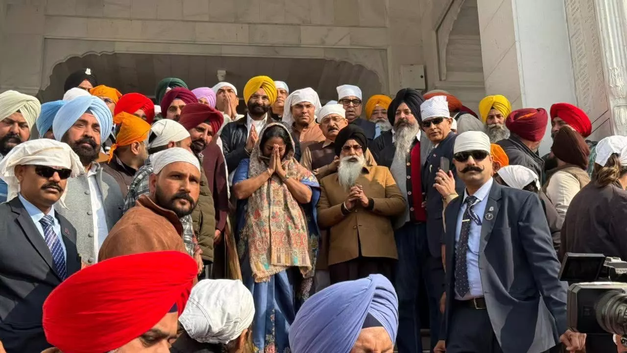 ਦਿੱਲੀ ਦੀ ਮੁੱਖ ਮੰਤਰੀ ਰੇਖਾ ਗੁਪਤਾ ਅੱਜ ਆਪਣੇ ਕੈਬਨਿਟ ਮੰਤਰੀਆਂ ਨਾਲ ਅੰਮ੍ਰਿਤਸਰ ਪਹੁੰਚੇ