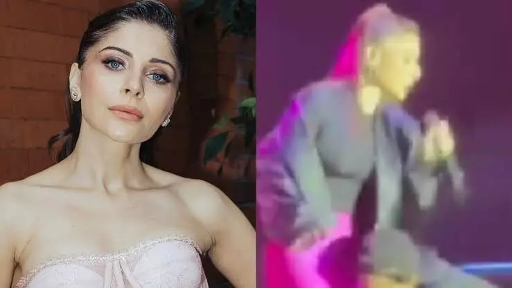 Kanika Kapoor: ਮਸ਼ਹੂਰ ਬਾਲੀਵੁੱਡ ਗਾਇਕਾ ਨਾਲ ਲਾਈਵ ਸ਼ੋਅ ਦੌਰਾਨ ਛੇੜਛਾੜ, ਸਟੇਜ ਤੇ ਚੜ੍ਹ ਕੇ ਕੀਤੀ ਗੰਦੀ ਹਰਕਤ