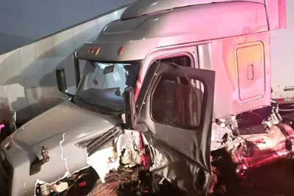 ਅਮਰੀਕਾ ’ਚ ਇਕ ਹੋਰ ਪ੍ਰਵਾਸੀ ਟਰੱਕ ਡਰਾਈਵਰ ਨਾਲ ਹਾਦਸਾ, 3 ਮੌਤਾਂ ਅਮਰੀਕਾ ’ਚ ਇਕ ਹੋਰ ਪ੍ਰਵਾਸੀ ਟਰੱਕ ਡਰਾਈਵਰ ਨਾਲ ਹਾਦਸਾ, 3 ਮੌਤਾਂ