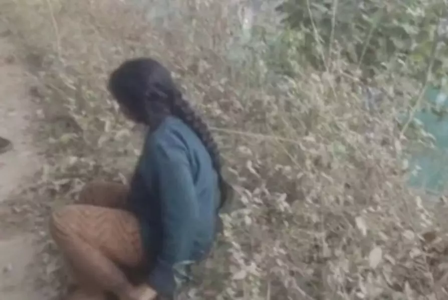 Punjab: 15 ਦਿਨਾਂ ਦੀ ਮਾਸੂਮ ਬੱਚੀ ਨਾਲ ਔਰਤ ਨੇ ਨਹਿਰ ਵਿੱਚ ਮਾਰੀ ਛਾਲ, ਤੇਜ਼ ਵਹਾਅ ਵਿੱਚ ਵਗ ਗਈ ਨੰਨ੍ਹੀ ਜਾਨ Punjab: 15 ਦਿਨਾਂ ਦੀ ਮਾਸੂਮ ਬੱਚੀ ਨਾਲ ਔਰਤ ਨੇ ਨਹਿਰ ਵਿੱਚ ਮਾਰੀ ਛਾਲ, ਤੇਜ਼ ਵਹਾਅ ਵਿੱਚ ਵਗ ਗਈ ਨੰਨ੍ਹੀ ਜਾਨ