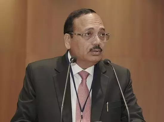 ਰੋਹਿੰਗਿਆ ਟਿੱਪਣੀਆਂ ਤੇ CJI ਸੂਰਿਆ ਕਾਂਤ ਦਾ ਵਿਵਾਦ: 44 ਸੇਵਾਮੁਕਤ ਜੱਜਾਂ ਨੇ ਕੀਤਾ ਸਮਰਥਨ ਰੋਹਿੰਗਿਆ ਟਿੱਪਣੀਆਂ ਤੇ CJI ਸੂਰਿਆ ਕਾਂਤ ਦਾ ਵਿਵਾਦ: 44 ਸੇਵਾਮੁਕਤ ਜੱਜਾਂ ਨੇ ਕੀਤਾ ਸਮਰਥਨ