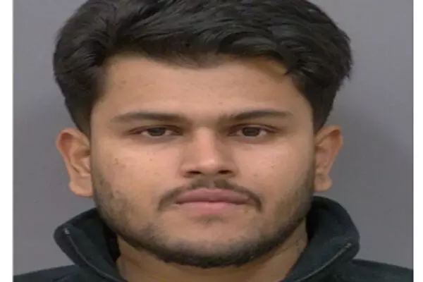 ਕੈਨੇਡਾ ਵਿਚ ਅਸ਼ਲੀਲ ਹਰਕਤਾਂ ਕਰਨ ਦੇ ਦੋਸ਼ ਹੇਠ ਭਾਰਤੀ ਕਾਬੂ ਕੈਨੇਡਾ ਵਿਚ ਅਸ਼ਲੀਲ ਹਰਕਤਾਂ ਕਰਨ ਦੇ ਦੋਸ਼ ਹੇਠ ਭਾਰਤੀ ਕਾਬੂ