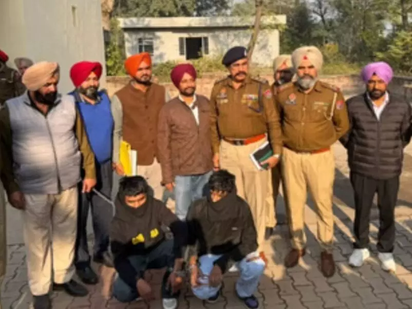 Punjab: ਦਿੱਲੀ ਪਹੁੰਚੀ ਬਟਾਲਾ ਪੁਲਿਸ, ਕੁਲਵੰਤ ਕਤਲ ਕਾਂਡ ਵਿੱਚ ਸ਼ਾਮਲ ਦੋ ਸ਼ੂਟਰ ਗ੍ਰਿਫਤਾਰ Punjab: ਦਿੱਲੀ ਪਹੁੰਚੀ ਬਟਾਲਾ ਪੁਲਿਸ, ਕੁਲਵੰਤ ਕਤਲ ਕਾਂਡ ਵਿੱਚ ਸ਼ਾਮਲ ਦੋ ਸ਼ੂਟਰ ਗ੍ਰਿਫਤਾਰ