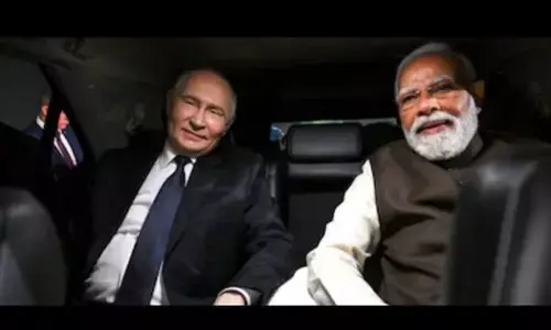 ਅਮਰੀਕੀ ਸੰਸਦ ਵਿੱਚ ਲਹਿਰਾਈ ਗਈ ਪੀਐਮ ਮੋਦੀ ਅਤੇ ਪੁਤਿਨ ਦੀ ਸੈਲਫੀ ਅਮਰੀਕੀ ਸੰਸਦ ਵਿੱਚ ਲਹਿਰਾਈ ਗਈ ਪੀਐਮ ਮੋਦੀ ਅਤੇ ਪੁਤਿਨ ਦੀ ਸੈਲਫੀ