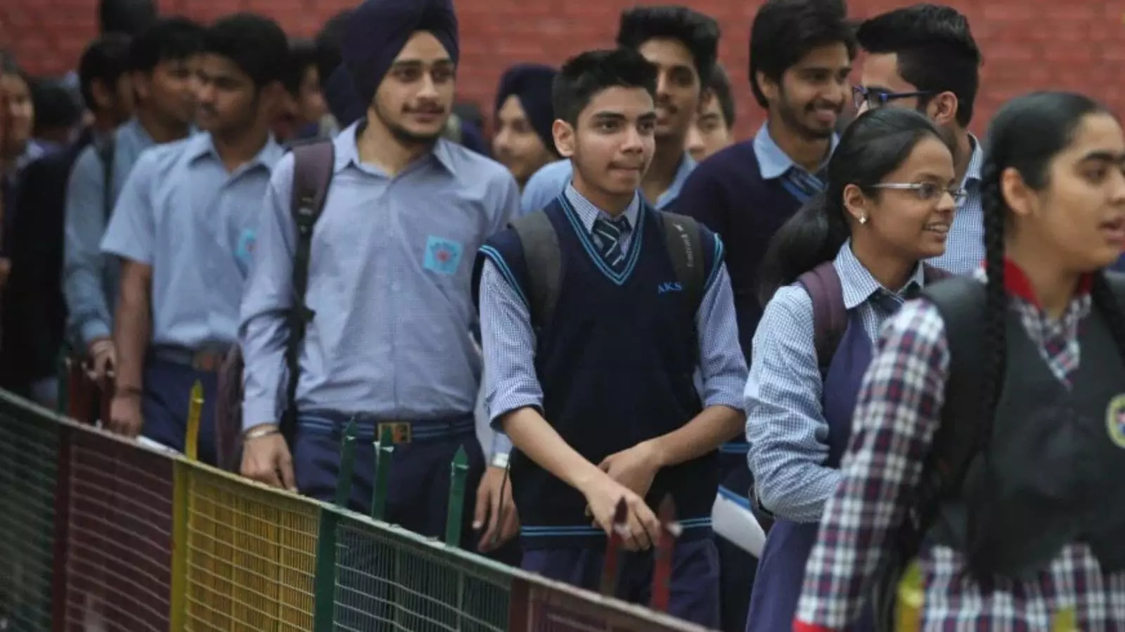 Amritsar: ਅੰਮ੍ਰਿਤਸਰ ਦੇ ਕਈ ਸਕੂਲਾਂ ਨੂੰ ਬੰਬ ਨਾਲ ਉਡਾਉਣ ਦੀ ਧਮਕੀ, ਐਕਸ਼ਨ ਵਿੱਚ ਸਰਕਾਰ Amritsar: ਅੰਮ੍ਰਿਤਸਰ ਦੇ ਕਈ ਸਕੂਲਾਂ ਨੂੰ ਬੰਬ ਨਾਲ ਉਡਾਉਣ ਦੀ ਧਮਕੀ, ਐਕਸ਼ਨ ਵਿੱਚ ਸਰਕਾਰ