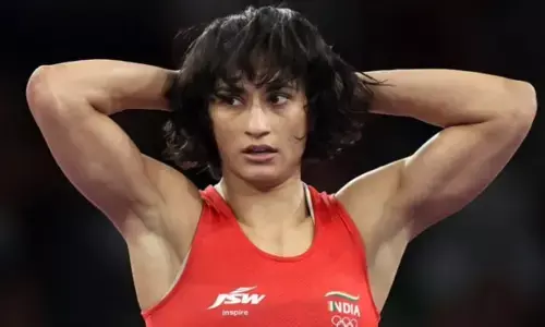 Vinesh Phogat: ਕੁਸ਼ਤੀ ਸਟਾਰ ਵਿਨੇਸ਼ ਫੋਗਾਟ ਨੇ ਮਾਰਿਆ ਯੂ ਟਰਨ, ਸੰਨਿਆਸ ਦਾ ਫੈਸਲਾ ਲਿਆ ਵਾਪਸ Vinesh Phogat: ਕੁਸ਼ਤੀ ਸਟਾਰ ਵਿਨੇਸ਼ ਫੋਗਾਟ ਨੇ ਮਾਰਿਆ ਯੂ ਟਰਨ, ਸੰਨਿਆਸ ਦਾ ਫੈਸਲਾ ਲਿਆ ਵਾਪਸ