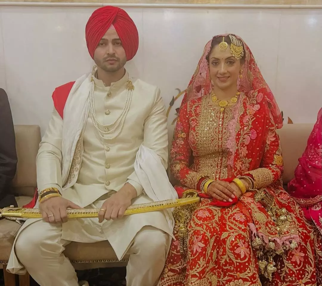 Gurleen Chopra: ਮਸ਼ਹੂਰ ਪੰਜਾਬੀ ਅਦਾਕਾਰਾ ਨੇ 42 ਦੀ ਉਮਰ ਵਿੱਚ ਕਰਾਇਆ ਵਿਆਹ, ਤਸਵੀਰਾਂ ਹੋਈਆਂ ਵਾਇਰਲ Gurleen Chopra: ਮਸ਼ਹੂਰ ਪੰਜਾਬੀ ਅਦਾਕਾਰਾ ਨੇ 42 ਦੀ ਉਮਰ ਵਿੱਚ ਕਰਾਇਆ ਵਿਆਹ, ਤਸਵੀਰਾਂ ਹੋਈਆਂ ਵਾਇਰਲ