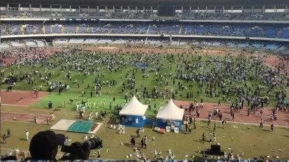 Lionel Messi: ਫੁੱਟਬਾਲ ਸਟਾਰ ਲਿਓਨਲ ਮੈਸੀ ਤੇ ਭੜਕੇ ਫ਼ੈਨਜ਼, ਗੁੱਸੇ ਵਿੱਚ ਤੋੜੀਆਂ ਕੁਰਸੀਆਂ Lionel Messi: ਫੁੱਟਬਾਲ ਸਟਾਰ ਲਿਓਨਲ ਮੈਸੀ ਤੇ ਭੜਕੇ ਫ਼ੈਨਜ਼, ਗੁੱਸੇ ਵਿੱਚ ਤੋੜੀਆਂ ਕੁਰਸੀਆਂ