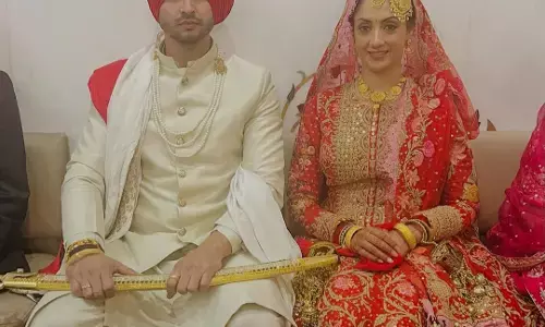 Gurleen Chopra: ਮਸ਼ਹੂਰ ਪੰਜਾਬੀ ਅਦਾਕਾਰਾ ਨੇ 42 ਦੀ ਉਮਰ ਵਿੱਚ ਕਰਾਇਆ ਵਿਆਹ, ਤਸਵੀਰਾਂ ਹੋਈਆਂ ਵਾਇਰਲ Gurleen Chopra: ਮਸ਼ਹੂਰ ਪੰਜਾਬੀ ਅਦਾਕਾਰਾ ਨੇ 42 ਦੀ ਉਮਰ ਵਿੱਚ ਕਰਾਇਆ ਵਿਆਹ, ਤਸਵੀਰਾਂ ਹੋਈਆਂ ਵਾਇਰਲ