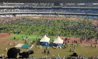 Lionel Messi: ਫੁੱਟਬਾਲ ਸਟਾਰ ਲਿਓਨਲ ਮੈਸੀ ਤੇ ਭੜਕੇ ਫ਼ੈਨਜ਼, ਗੁੱਸੇ ਵਿੱਚ ਤੋੜੀਆਂ ਕੁਰਸੀਆਂ Lionel Messi: ਫੁੱਟਬਾਲ ਸਟਾਰ ਲਿਓਨਲ ਮੈਸੀ ਤੇ ਭੜਕੇ ਫ਼ੈਨਜ਼, ਗੁੱਸੇ ਵਿੱਚ ਤੋੜੀਆਂ ਕੁਰਸੀਆਂ