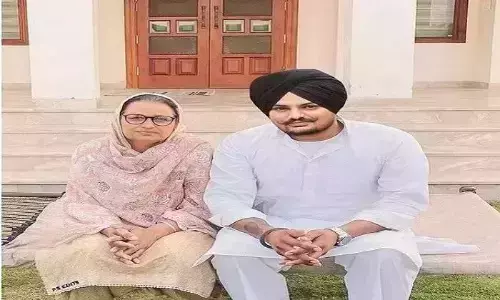 ਇਸਾਈ ਭਾਈਚਾਰਾ ਪਹੁੰਚਿਆ ਸਿੱਧੂੂੂ ਮੂੂਸੇਵਾਲੇ ਦੀ ਹਵੇਲੀ, ਚਰਨ ਕੌਰ ਨਾਲ ਕੀਤੀ ਗੱਲਬਾਤ ਇਸਾਈ ਭਾਈਚਾਰਾ ਪਹੁੰਚਿਆ ਸਿੱਧੂੂੂ ਮੂੂਸੇਵਾਲੇ ਦੀ ਹਵੇਲੀ, ਚਰਨ ਕੌਰ ਨਾਲ ਕੀਤੀ ਗੱਲਬਾਤ