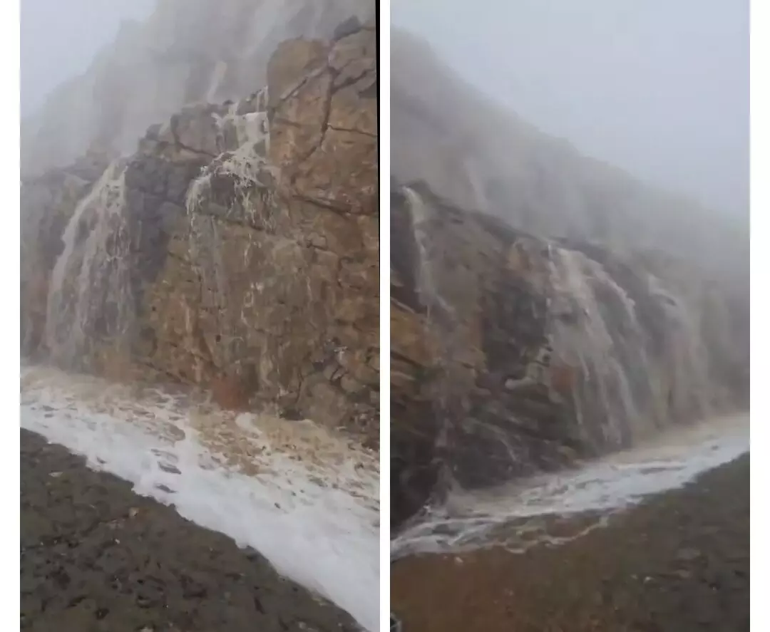 Dubai: ਦੁਬਈ ਵਿੱਚ ਤਬਾਹੀ, ਪਹਾੜਾਂ ਤੋਂ ਵਗ ਰਿਹਾ ਝਰਨਾ, ਸੜਕਾਂ ਤੇ ਹੋਇਆ ਪਾਣੀ ਪਾਣੀ Dubai: ਦੁਬਈ ਵਿੱਚ ਤਬਾਹੀ, ਪਹਾੜਾਂ ਤੋਂ ਵਗ ਰਿਹਾ ਝਰਨਾ, ਸੜਕਾਂ ਤੇ ਹੋਇਆ ਪਾਣੀ ਪਾਣੀ