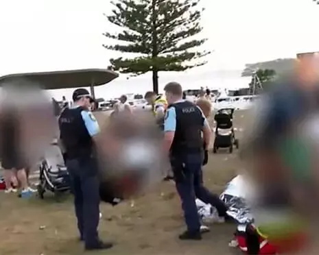 Australia: ਅਮਰੀਕਾ ਤੋਂ ਬਾਅਦ ਹੁਣ ਆਸਟ੍ਰੇਲੀਆ ਵਿੱਚ ਫਾਇਰਿੰਗ, 3 ਮੌਤਾਂ, ਕਈ ਜ਼ਖ਼ਮੀ Australia: ਅਮਰੀਕਾ ਤੋਂ ਬਾਅਦ ਹੁਣ ਆਸਟ੍ਰੇਲੀਆ ਵਿੱਚ ਫਾਇਰਿੰਗ, 3 ਮੌਤਾਂ, ਕਈ ਜ਼ਖ਼ਮੀ