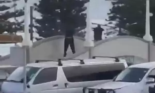 ਬੋਂਦੀ ਬੀਚ ਤੇ ਜਸ਼ਨ ਮਨਾ ਰਹੇ ਯਹੂਦੀਆਂ ਤੇ ਅੰਨੇਵਾਹ ਗੋਲੀਬਾਰੀ,  2 ਬੰਦੂਕ ਧਾਰਿਆ ਨੇ ਕੀਤੀ ਅੰਨੇਵਾਹ ਗੋਲੀਬਾਰੀ, ਕਈ ਮੌਤਾਂ