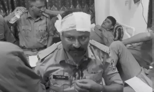 Crime News: ਜੰਗਲ ਦੀ ਜ਼ਮੀਨ ਨੂੰ ਲੈਕੇ ਹੰਗਾਮਾ, ਪੁਲਿਸ ਇੰਸਪੈਕਟਰ ਨੂੰ ਮਾਰੇ ਤੀਰ, ਹੋਇਆ ਜ਼ਖ਼ਮੀ Crime News: ਜੰਗਲ ਦੀ ਜ਼ਮੀਨ ਨੂੰ ਲੈਕੇ ਹੰਗਾਮਾ, ਪੁਲਿਸ ਇੰਸਪੈਕਟਰ ਨੂੰ ਮਾਰੇ ਤੀਰ, ਹੋਇਆ ਜ਼ਖ਼ਮੀ