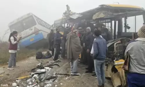 Accident News: ਧੁੰਦ ਦਾ ਕਹਿਰ- ਸਕੂਲ ਬੱਸ ਦੀ ਰੋਡਵੇਜ਼ ਨਾਲ ਜ਼ਬਰਦਸਤ ਟੱਕਰ Accident News: ਧੁੰਦ ਦਾ ਕਹਿਰ- ਸਕੂਲ ਬੱਸ ਦੀ ਰੋਡਵੇਜ਼ ਨਾਲ ਜ਼ਬਰਦਸਤ ਟੱਕਰ