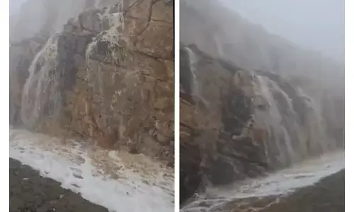 Dubai: ਦੁਬਈ ਵਿੱਚ ਤਬਾਹੀ, ਪਹਾੜਾਂ ਤੋਂ ਵਗ ਰਿਹਾ ਝਰਨਾ, ਸੜਕਾਂ ਤੇ ਹੋਇਆ ਪਾਣੀ ਪਾਣੀ Dubai: ਦੁਬਈ ਵਿੱਚ ਤਬਾਹੀ, ਪਹਾੜਾਂ ਤੋਂ ਵਗ ਰਿਹਾ ਝਰਨਾ, ਸੜਕਾਂ ਤੇ ਹੋਇਆ ਪਾਣੀ ਪਾਣੀ