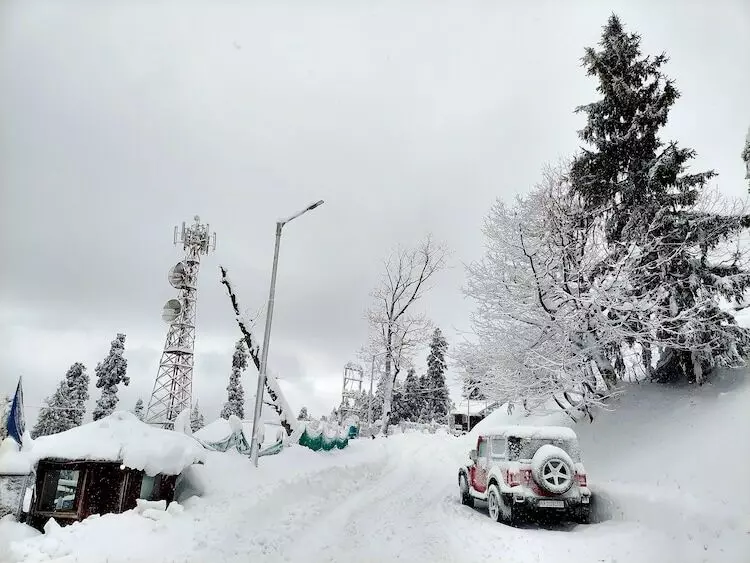 Kashmir: ਕਸ਼ਮੀਰ ਵਿੱਚ ਬਰਫਬਾਰੀ ਸ਼ੁਰੂ, ਬਰਫੀਲੀ ਚਾਦਰ ਨਾਲ ਢਕੀਆਂ ਸੜਕਾਂ Kashmir: ਕਸ਼ਮੀਰ ਵਿੱਚ ਬਰਫਬਾਰੀ ਸ਼ੁਰੂ, ਬਰਫੀਲੀ ਚਾਦਰ ਨਾਲ ਢਕੀਆਂ ਸੜਕਾਂ