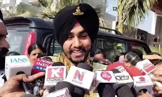 ਜਸ਼ਨਦੀਪ ਸਿੰਘ ਨੇ ਭਾਰਤੀ ਸੈਨਾ ਵਿੱਚ ਲੈਫਟੀਨੇੈਂਟ ਬਣ ਕੇ ਆਪਣੇ ਪਰਿਵਾਰ ਸਮੇਤ ਪੂਰੇ ਸ਼ਹਿਰ ਦਾ ਕੀਤਾ ਨਾਮ ਰੌਸ਼ਨ ਜਸ਼ਨਦੀਪ ਸਿੰਘ ਨੇ ਭਾਰਤੀ ਸੈਨਾ ਵਿੱਚ ਲੈਫਟੀਨੇੈਂਟ ਬਣ ਕੇ ਆਪਣੇ ਪਰਿਵਾਰ ਸਮੇਤ ਪੂਰੇ ਸ਼ਹਿਰ ਦਾ ਕੀਤਾ ਨਾਮ ਰੌਸ਼ਨ