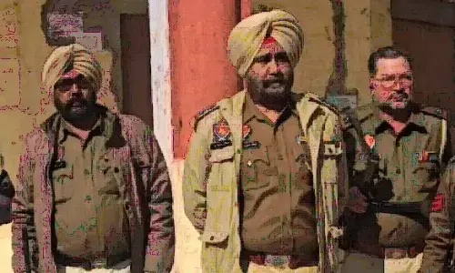 ਵੋਟਿੰਗ ਤੋਂ ਬਾਅਦ ਪੰਜਾਬ ਪੁਲਿਸ ਨੇ ਬਣਾਏ ਸਟਰੋਂਗ ਰੂਮ, 24 ਘੰਟੇ ਰਹੇਗੀ ਮੁਲਾਜ਼ਮਾ ਦੀ ਪੈਨੀ ਨਜ਼ਰ ਵੋਟਿੰਗ ਤੋਂ ਬਾਅਦ ਪੰਜਾਬ ਪੁਲਿਸ ਨੇ ਬਣਾਏ ਸਟਰੋਂਗ ਰੂਮ, 24 ਘੰਟੇ ਰਹੇਗੀ ਮੁਲਾਜ਼ਮਾ ਦੀ ਪੈਨੀ ਨਜ਼ਰ