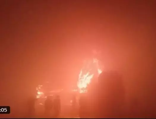 ਯਮੁਨਾ ਐਕਸਪ੍ਰੈਸਵੇਅ ਤੇ ਵੱਡਾ ਹਾਦਸਾ: 8 ਬੱਸਾਂ ਅਤੇ 3 ਕਾਰਾਂ ਦੀ ਟੱਕਰ ਤੋਂ ਬਾਅਦ ਅੱਗ, 4 ਦੀ ਮੌਤ ਯਮੁਨਾ ਐਕਸਪ੍ਰੈਸਵੇਅ ਤੇ ਵੱਡਾ ਹਾਦਸਾ: 8 ਬੱਸਾਂ ਅਤੇ 3 ਕਾਰਾਂ ਦੀ ਟੱਕਰ ਤੋਂ ਬਾਅਦ ਅੱਗ, 4 ਦੀ ਮੌਤ