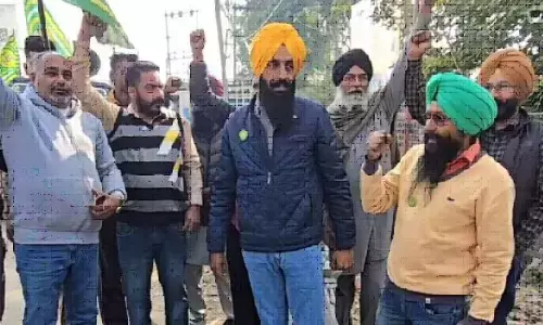 ਕਿਸਾਨ ਆਗੂੂਆਂ ਨੇ ਪੱਟੇ ਸਮਾਰਟ ਮੀਟਰ, ਪਾਵਰਕਾਮ ਦਫ਼ਤਰ ਦੇ ਬਾਹਰ ਲਗਾਏ ਢੇਰ, ਧਰਨੇ ਪ੍ਰਦਰਸ਼ਨ ਦੀ ਦਿੱਤੀ ਚਿਤਾਵਨੀ