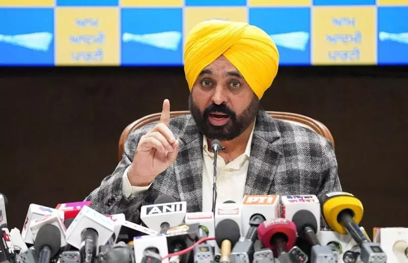 ਉਡਾਣ ਭਰਨ ਤੋਂ ਬਾਅਦ ਰਨਵੇਅ ਨੂੰ ਨਹੀਂ ਭੁੱਲੀਦਾ : CM Mann ਉਡਾਣ ਭਰਨ ਤੋਂ ਬਾਅਦ ਰਨਵੇਅ ਨੂੰ ਨਹੀਂ ਭੁੱਲੀਦਾ : CM Mann