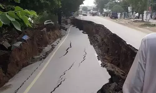 Earthquake: ਭੂਚਾਲ ਦੇ ਝਟਕਿਆਂ ਨਾਲ ਹਿੱਲਿਆ ਪਾਕਿਸਤਾਨ, 4.1 ਨਾਪੀ ਗਈ ਤੀਬਰਤਾ Earthquake: ਭੂਚਾਲ ਦੇ ਝਟਕਿਆਂ ਨਾਲ ਹਿੱਲਿਆ ਪਾਕਿਸਤਾਨ, 4.1 ਨਾਪੀ ਗਈ ਤੀਬਰਤਾ