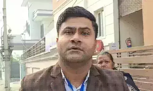 ਪੇਪਰ ਦੇਣ ਆਏ Sikh ਨੌਜਵਾਨ ਨੂੰ ਸੀਰੀ-ਸਾਹਿਬ ਤੇ ਕੜਾ ਲਾਉਣ ਲਈ ਕਿਹਾ, ਪਰਿਵਾਰ ਨੇ ਜਿਤਾਇਆ ਵਿਰੋਧ