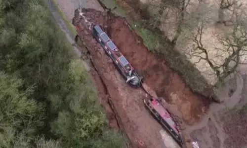 ਦੁਰਲੱਭ ਘਟਨਾ : sinkhole ਬਣਨ ਨਾਲ ਪੂਰੀ ਨਹਿਰ ਸਣੇ ਕਿਸ਼ਤੀਆਂ ਪਾਤਾਲ ਚ ਸਮਾਈਆਂ