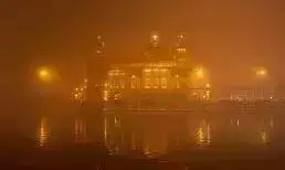 Amritsar : ਸੰਘਣੀ ਧੁੰਦ ਦੀ ਚਾਦਰ ‘ਚ ਲਿਪਟਿਆ ਦਰਬਾਰ ਸਾਹਿਬ, ਵਿਜ਼ੀਬਿਲਿਟੀ ਬਹੁਤ ਘੱਟ